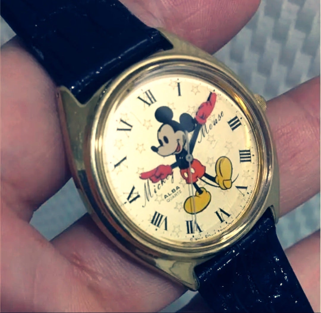 短パン社長の腕時計はミッキーマウス